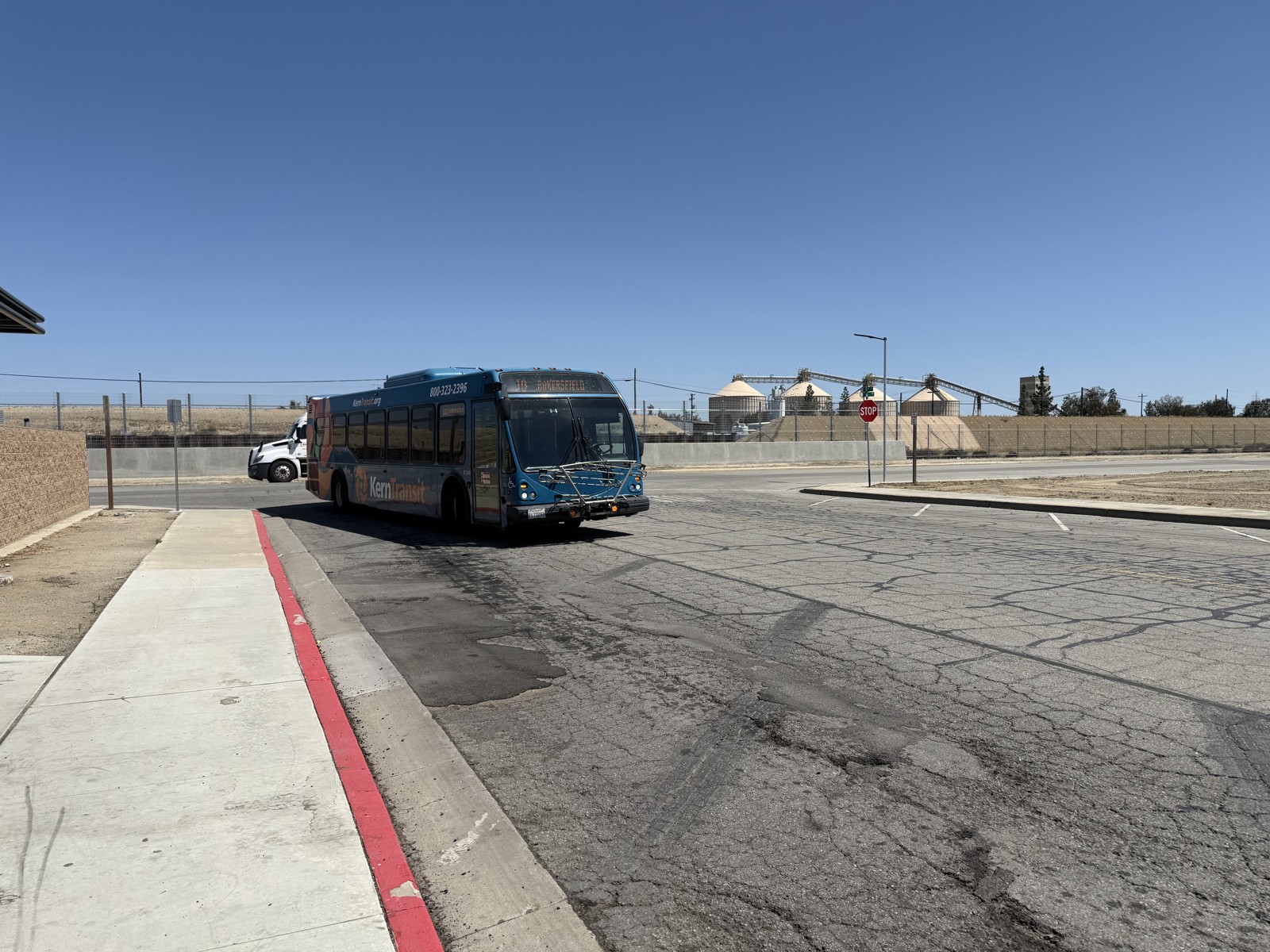 Kern Transit bus B1540 operating route 110 south to Bakersfield in Wasco, April 13, 2025. Transit-service context; the image does not document a particular audited payment. Photo: Evan0512, CC BY-SA 4.0.