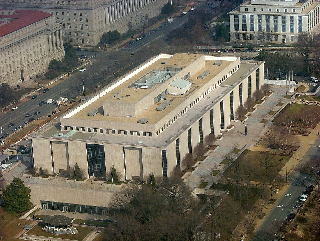 Aerial exterior view of the Smithsonian National Museum of American History in Washington, D.C. Archival context photograph; does not document the current exhibition or visitor conditions.