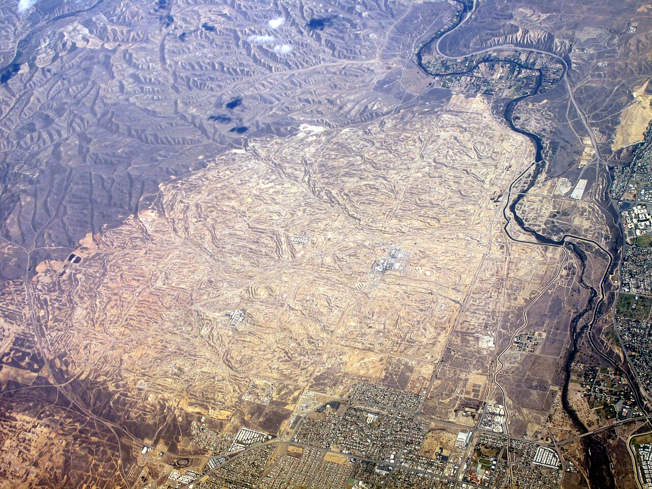 Kern River Oil Field outside Bakersfield, March 13, 2012. Archival regional land-use context; not identified as the Kern GRIT project site or work performed under the contract.