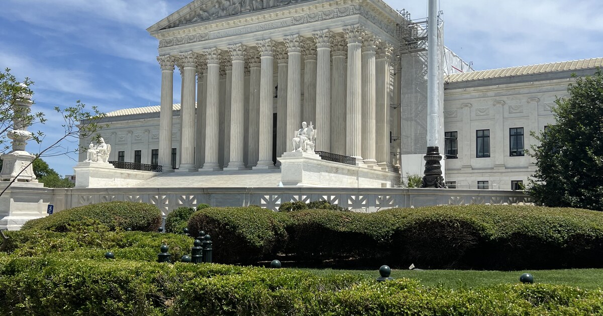 The United States Capitol and Supreme Court area used as context for federal transparency legislation